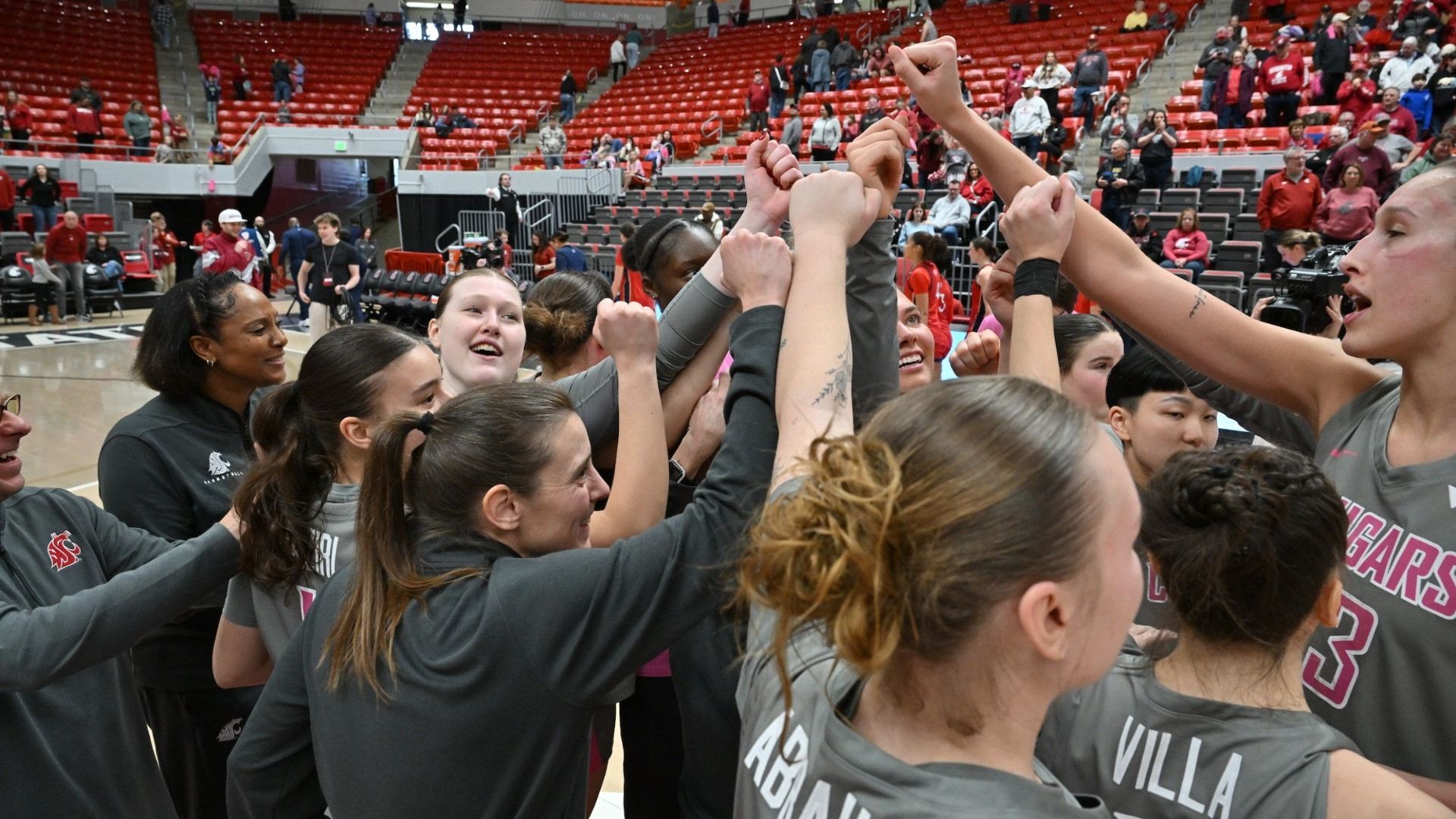 26_2_28 WSU WBB team celebrates a season finale win over Saint Mary's