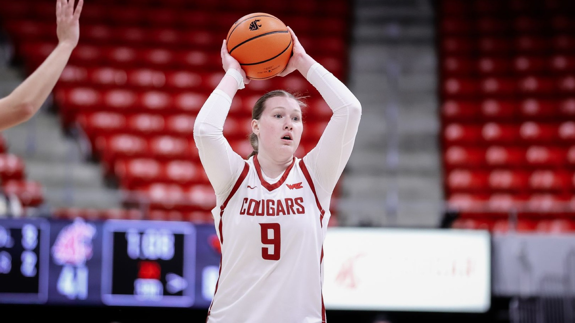 26_1_8 WSU WBB Tanja Valancic looks to pass the ball against Oregon State
